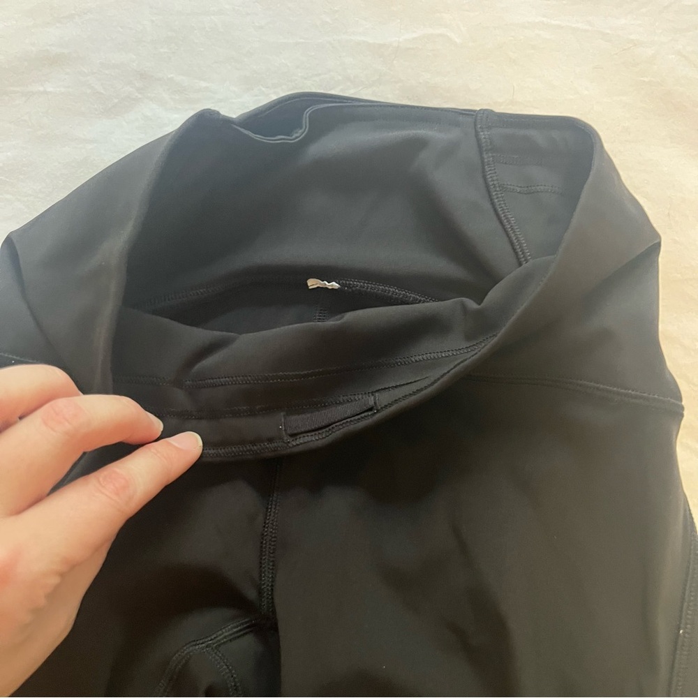Lululemon Athletica Black High Rise Tights Leggings Cropped Hidden Pocket Size 4 - Picture 8 of 10
